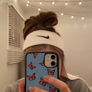 White Nike headband!!🤍